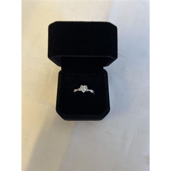 NEW S925 1.0CT HEART CUT SIMULATED DIAMOND (CZ) TWIST RING, SIZE 7.5, MOUNTED IN 925 STERLING SILVER