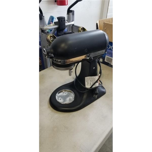 KITCHEN AID MIXER. WORKING. NO BOWL