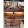 Image 4 : MAHOGANY QUEEN ANE DRESSER WITH GALLERY TOP