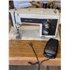 Image 2 : CASED SEWING MACHINE