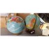 Image 1 : 2 VINTAGE GLOBES