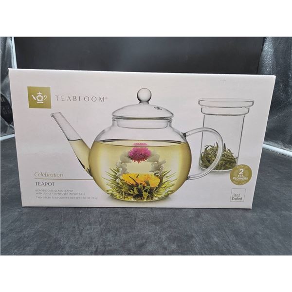 Tea Bloom Glass Teapot with Glass Infuser, Includes 2 Tea Blooms