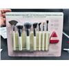 Image 3 : Haleys Signature Makeup Tools Set with Brushes and Sponge