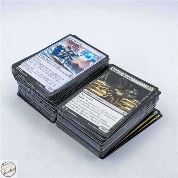 LOT WITH 200 MAGIC THE GATHERING CARDS