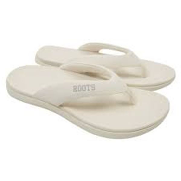 NEW ROOTS BEIGE FLIP FLOPS SIZE 9