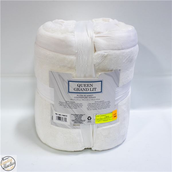 NEW KIRKLAND QUEEN PLUSH BLANKET WHITE 98 X 92"