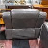 Image 3 : NEW AMERICAN GOOSE GREY LEATHERETTE POWER RECLINER