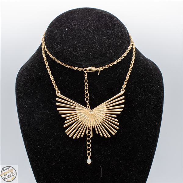 LARGE PENDANT ON CHAIN