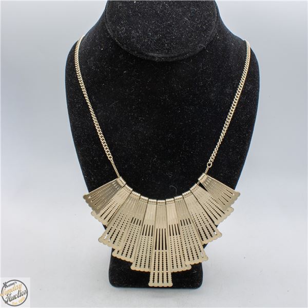 VINTAGE LARGE PENDANT ON CHAIN