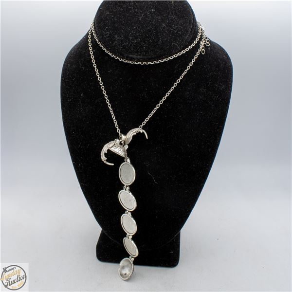 VINTAGE EXPANDING PHOTO LOCKET PENDANT WITH