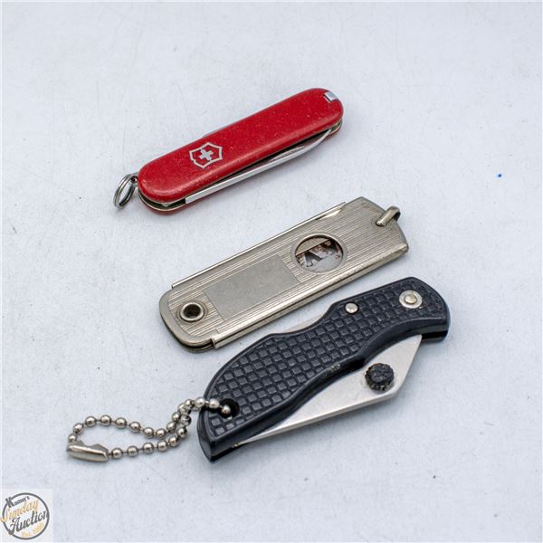 LOT OF 3 POCKET KNIVES INCLUDING SWISS ARMY