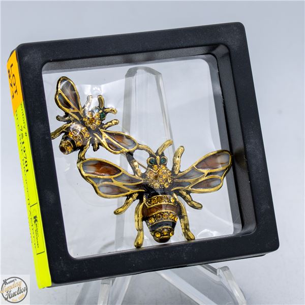 NEW DOUBLE BEE BROOCH AMBER
