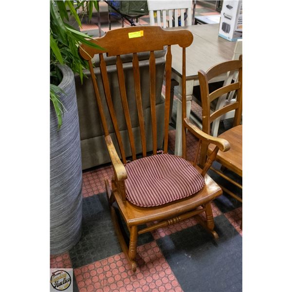 SOLID WOOD ROCKING CHAIR