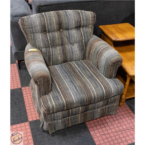 GREEN ARM CHAIR WITH SWIVEL WHEELS