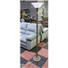 Image 1 : 6’ VINTAGE STYLE FLOOR LAMP
