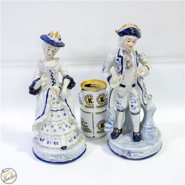 PAIR OF VINTAGE PORCELAIL FIGURES BLUE+WHITE
