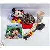 Image 1 : FLAT OF DISNEY INCLUDING UTENSILS FROM DISNEYLAND