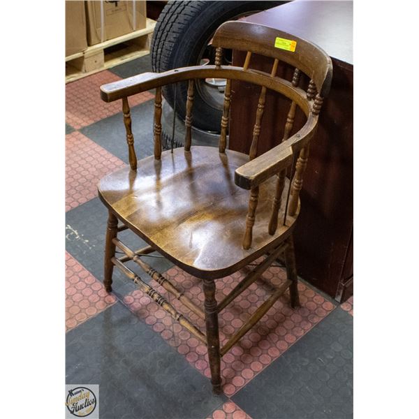 ANTIQUE CAPTAIN'S CHAIR