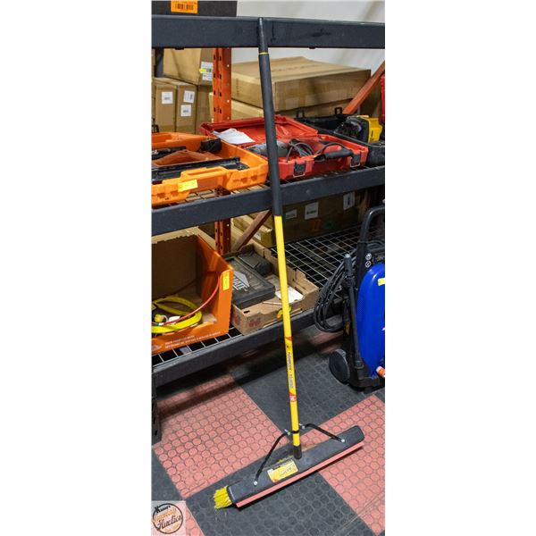 24 INCH WET/DRY PUSH BROOM