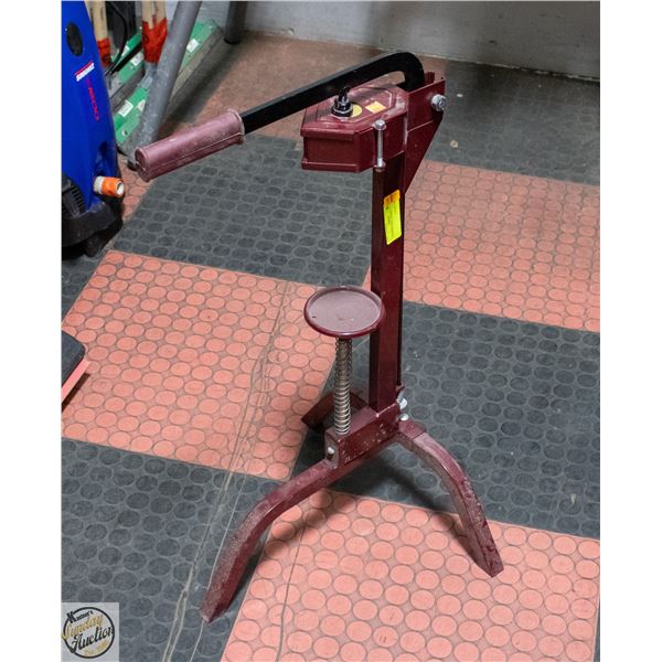 STANDING WINE CORKER