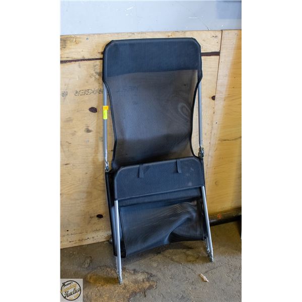 LOUNGER CHAIR WITH HEADREST