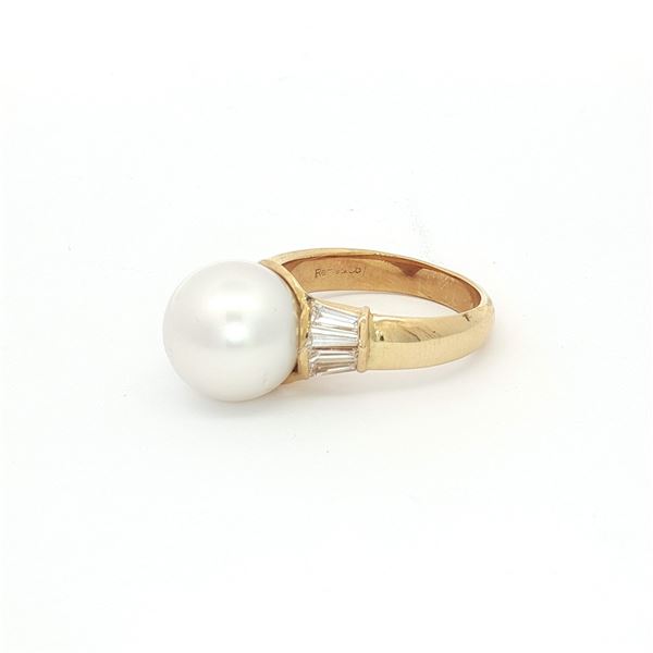 18K Yellow Gold Ring with Round White Pearl and Baguette Diamonds