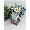 Image 2 : Decorative Bird Cages with Floral Arrangements