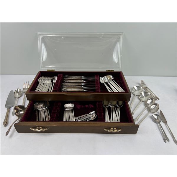 International "Deep Silver" Silverware Set
