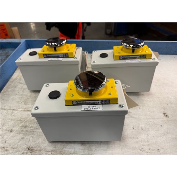 (3) Allen Bradley #800P-F2CAV Palm Operated Cycle Starts w/E-Stop ECS-4142