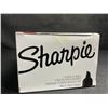 Image 4 : 12-Pack Sharpie King-Size Permanent Markers; Large Chisel Tip Sharpies for Wide Marks (Black) - New