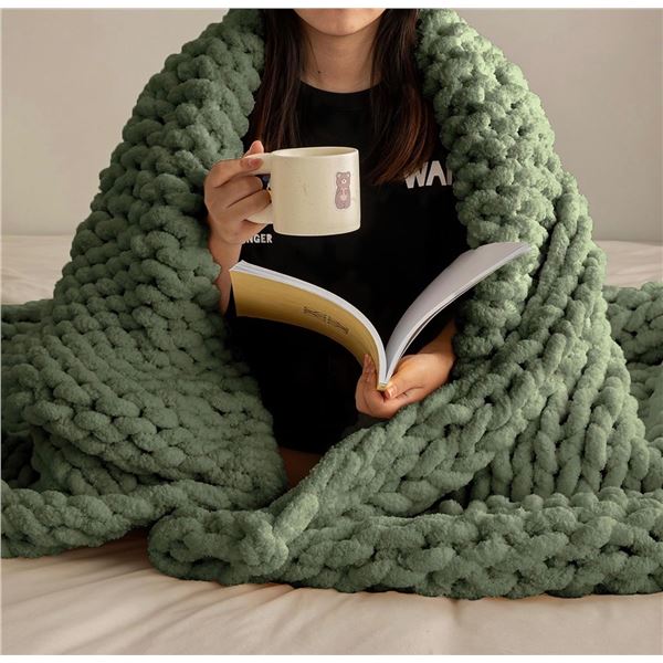 Soft and Cozy Green Chunky Knit Throw Blanket 50x60" - New