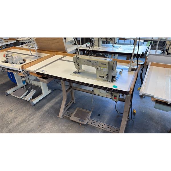 BROTHER DB2-B722-405 INDUSTRIAL, SINGLE-NEEDLE LOCKSTITCH SEWING STATION WITH NEEDLE FEED TRANSPORT