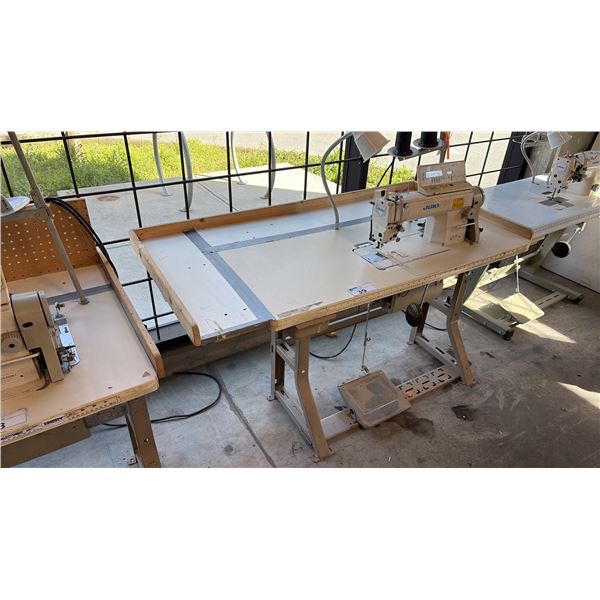 JUKI DLN-5410N-7 HIGH-SPEED, 1-NEEDLE, NEEDLE-FEED, LOCKSTITCH INDUSTRIAL SEWING STATION