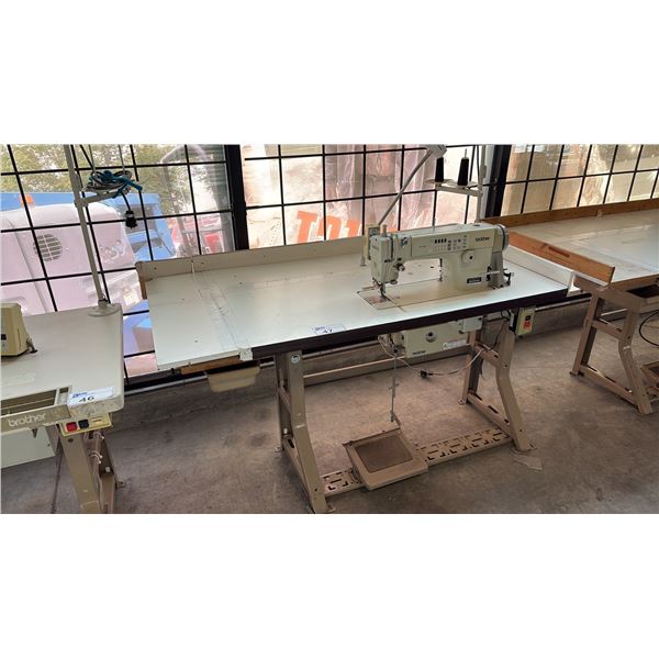 BROTHER DB2-B722-405 INDUSTRIAL, SINGLE-NEEDLE LOCKSTITCH SEWING STATION WITH NEEDLE FEED TRANSPORT