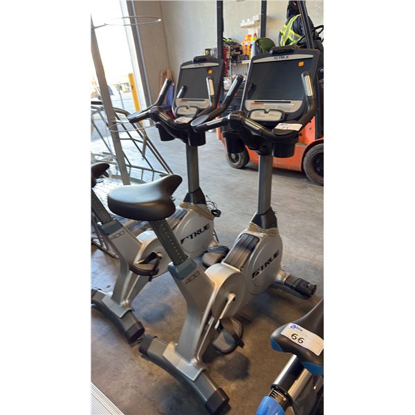 TRUE 400 COMMERCIAL UPRIGHT BIKE W/ FRONT CONSOLE