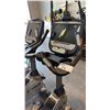 Image 2 : TRUE 400 COMMERCIAL UPRIGHT BIKE W/ FRONT CONSOLE