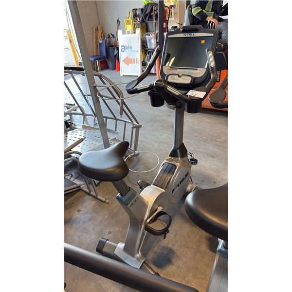 TRUE 400 COMMERCIAL UPRIGHT BIKE W/ FRONT CONSOLE