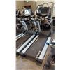 Image 1 : TRUE (400 SERIES) PREMIUM COMMERCIAL-GRADE TREADMILL