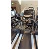 Image 2 : TRUE (400 SERIES) PREMIUM COMMERCIAL-GRADE TREADMILL