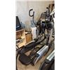 Image 1 : TRUE XS1000 COMMERCIAL-GRADE 3-IN-1 ELLIPTICAL TRAINER