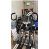 Image 2 : TRUE XS1000 COMMERCIAL-GRADE 3-IN-1 ELLIPTICAL TRAINER