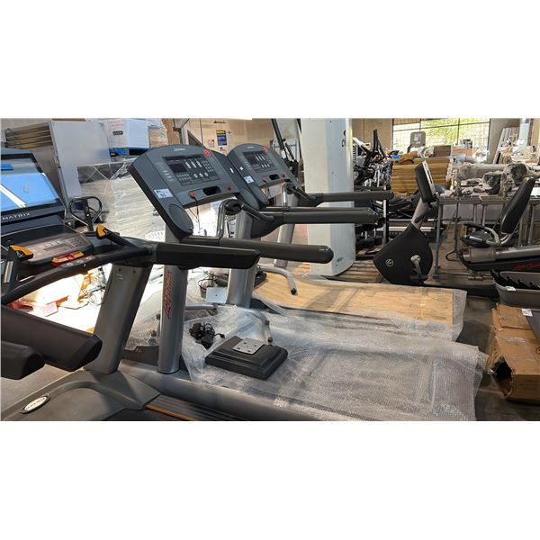 LIFE FITNESS 95TI TREADMILL PREMIUM COMMERCIAL-GRADE, FLEXDECK SHOCK ABSORPTION SYSTEM