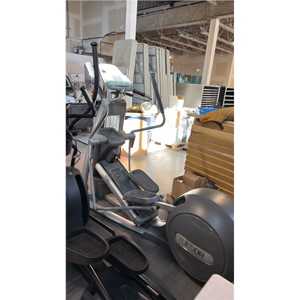 PRECOR USA EFX (ELLIPTICAL FITNESS CROSSTRAINER) PREMIUM ELLIPTICAL MACHINE