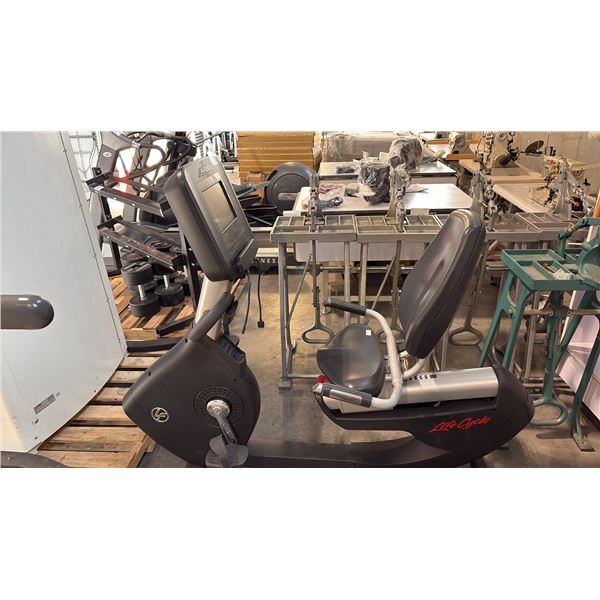 LIFE FITNESS 95R LIFECYCLE RECUMBENT, COMMERCIAL-GRADE, LOW-IMPACT EXERCISE BIKE