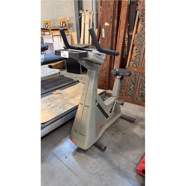 LIFE FITNESS LIFECYCLE 9500HR UPRIGHT EXERCISE BIKE