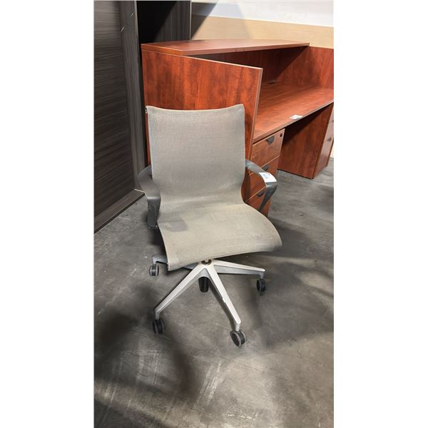GREY MESH BACK TASK CHAIR