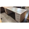 Image 2 : LIGHT GREY 6X2.5' SINGLE PEDESTAL DESK