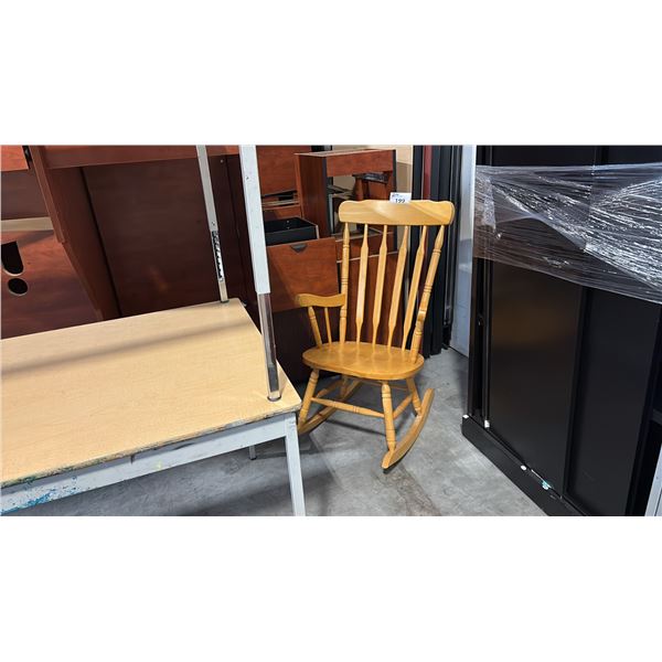 MAPLE ROCKING CHAIR