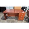 Image 1 : CHERRY 60" X 30" SINGLE PEDESTAL DESK