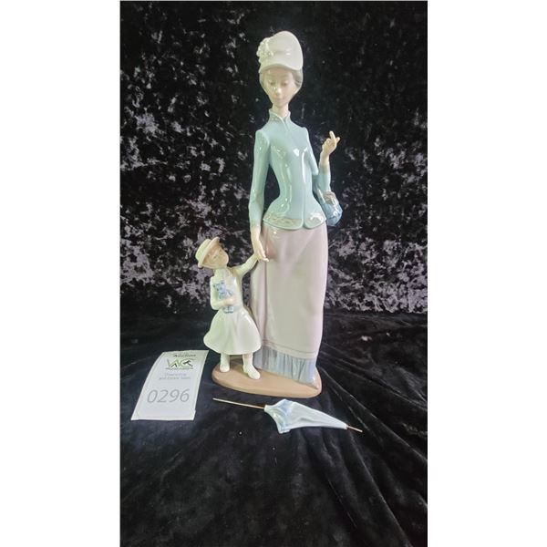 Lladro Lady w Girl  SC 1Cat A